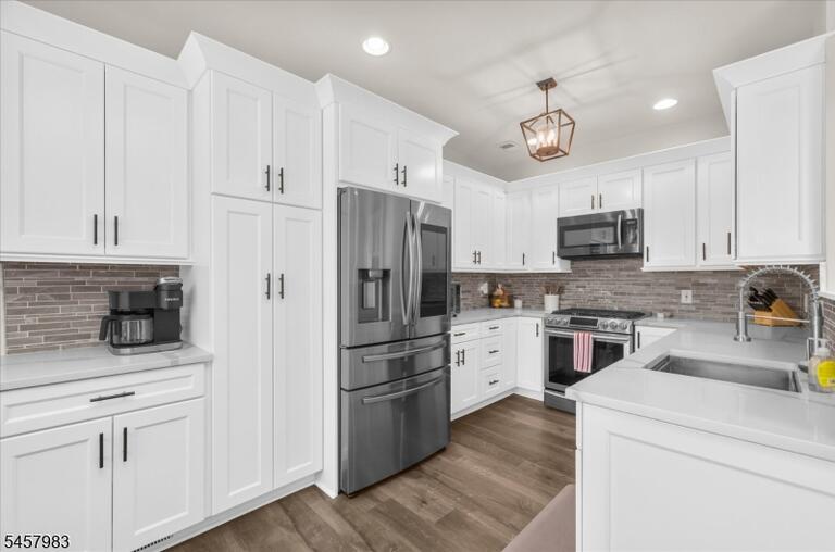 Property listing MLS 4050282 photo 7