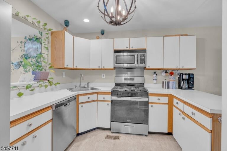 Property listing MLS 4050284 photo 9
