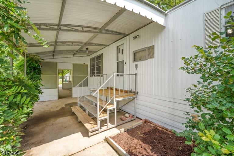 Property listing MLS 4050290 photo 4