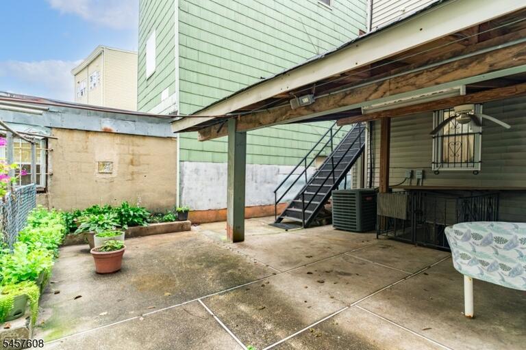 Property listing MLS 4050292 photo 29