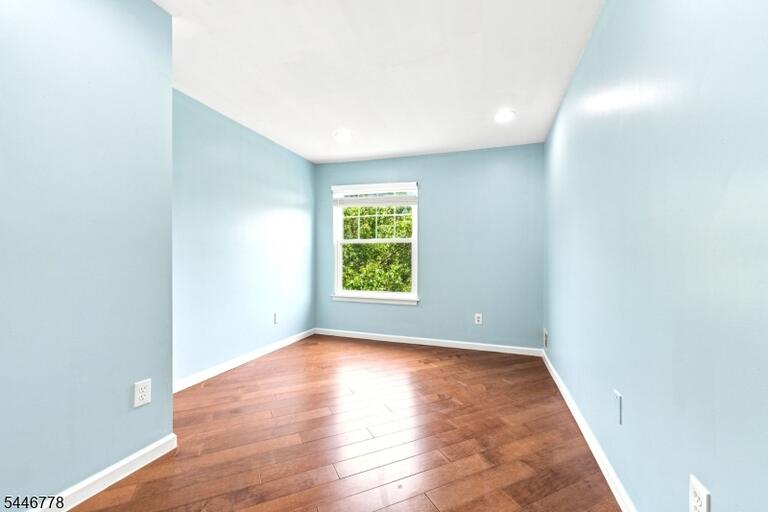 Property listing MLS 4050293 photo 31