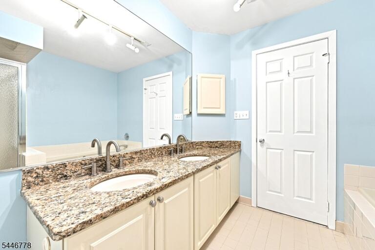 Property listing MLS 4050293 photo 36