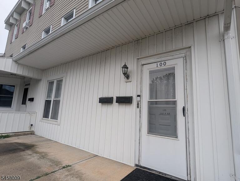 Property listing MLS 4050300 photo 1