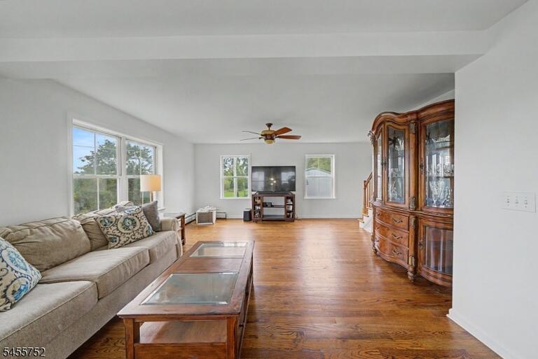 Property listing MLS 4050301 photo 6