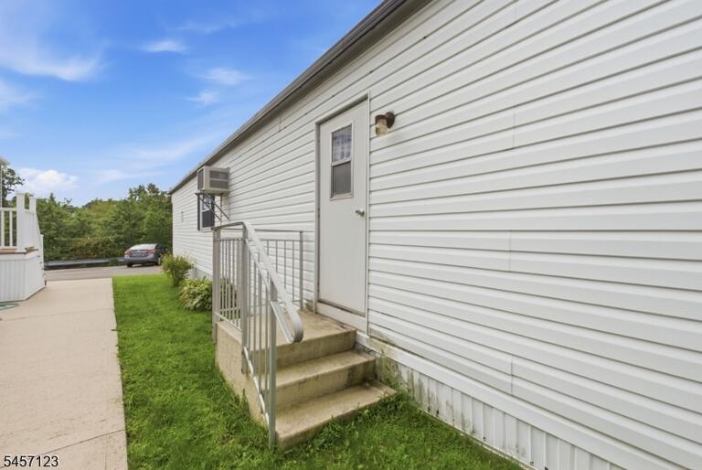 Property listing MLS 4050305 photo 3