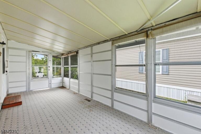 Property listing MLS 4050305 photo 9