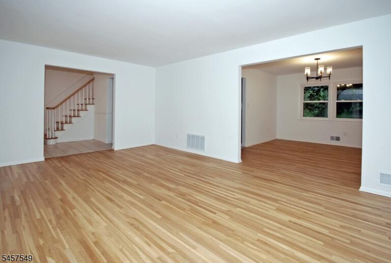 Property listing MLS 4050307 photo 7