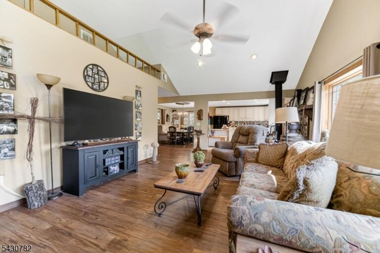 Property listing MLS 4050308 photo 5