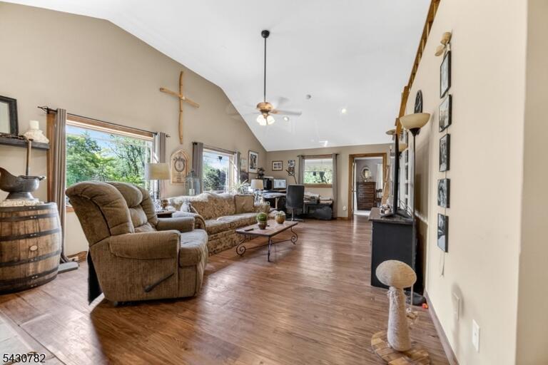 Property listing MLS 4050308 photo 6
