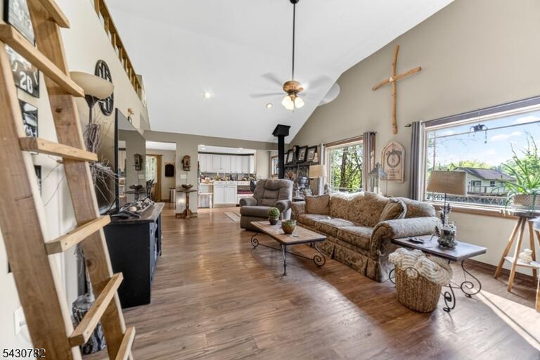 Property listing MLS 4050308 photo 8
