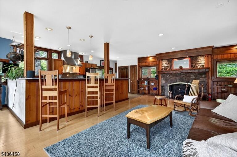Property listing MLS 4050310 photo 14