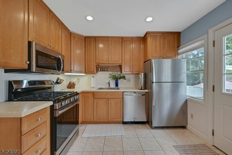 Property listing MLS 4050312 photo 14