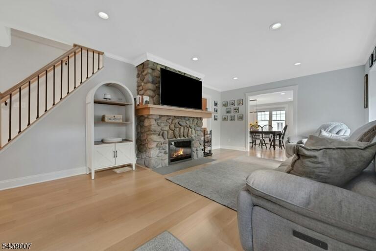 Property listing MLS 4050312 photo 4
