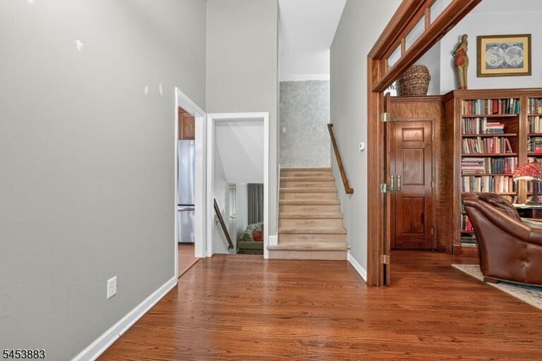 Property listing MLS 4050315 photo 2