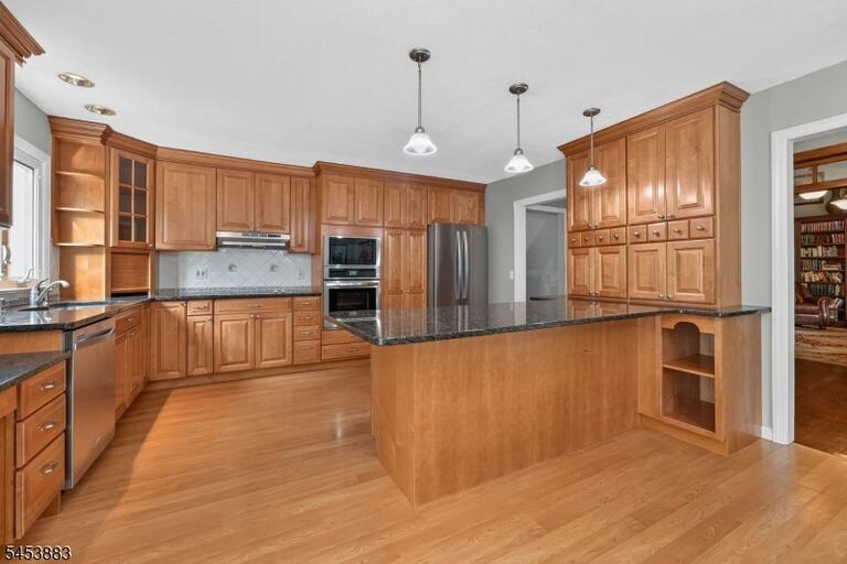 Property listing MLS 4050315 photo 3