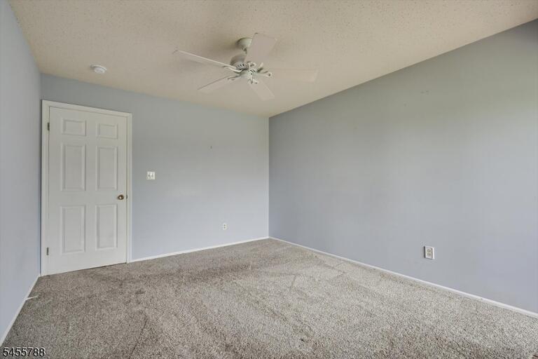 Property listing MLS 4050320 photo 24