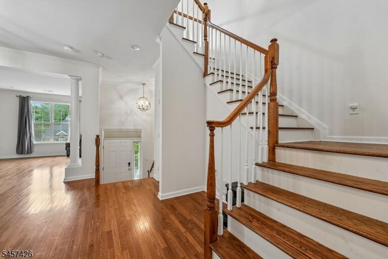 Property listing MLS 4050321 photo 2