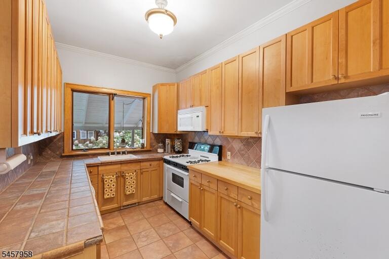 Property listing MLS 4050323 photo 9