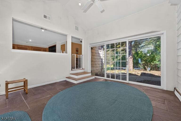 Property listing MLS 4050325 photo 33