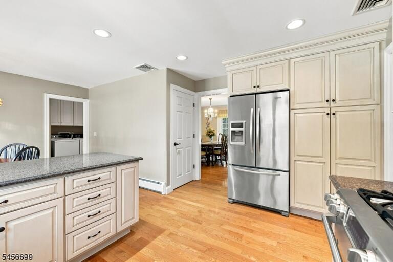 Property listing MLS 4050326 photo 14