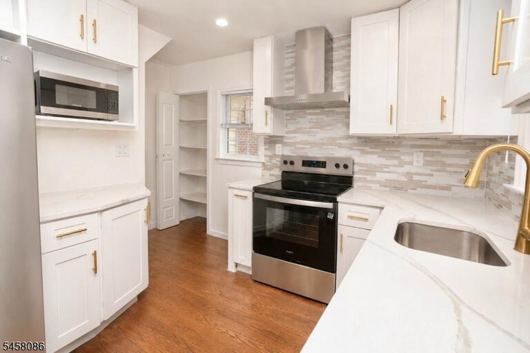 Property listing MLS 4050371 photo 4