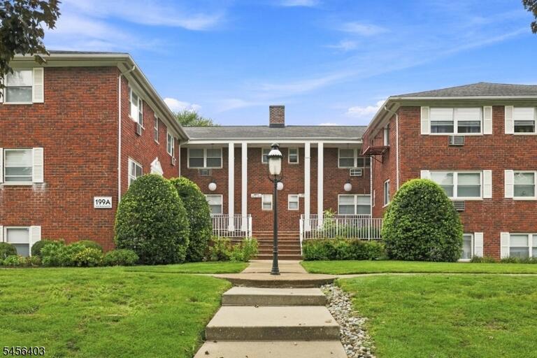Property listing MLS 4050445 photo 1