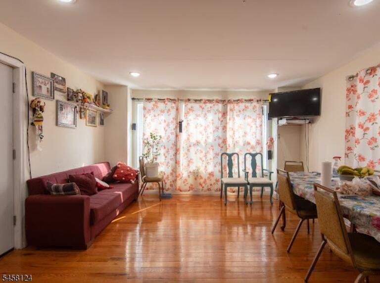 Property listing MLS 4050449 photo 2